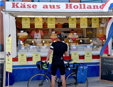 Hafenspektakel im Schaufenster. Foto Scheschonka