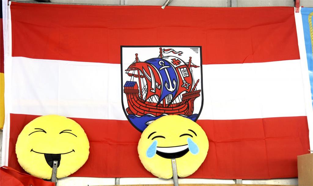 Hafenspektakel und Matjestage im Schaufenster. 