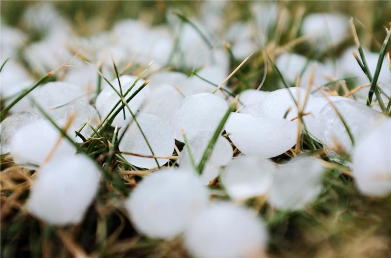 A27: Glätte führt zu Unfällen bei Neuenwalde Hagel sorgte auf der A27 bei Neuenwalde für schwierige Straßenverhältnisse.