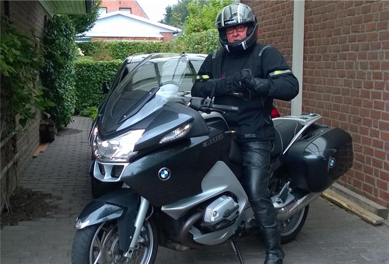 Halbtagesausritte an die Elbe oder ins Bremer Umland oder ein Tag in die Heide – das sind die Ziele, wenn Johann Heins seine schwere BMW aus der Garage holt. Einmal im Jahr gibt es eine längere Tour mit Gleichgesinnten.