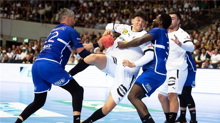 Handball-Jungstar Grgic: Bin nicht wie andere 20-Jährige Handballer Marko Grgic (M) überzeugt beim Sieg gegen Frankreich.