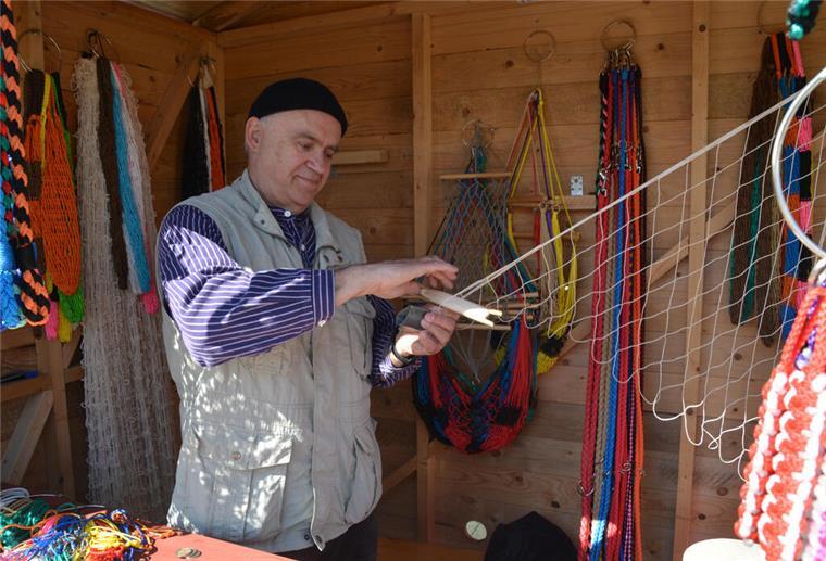 Bremerhaven: Beim Bauernmarkt am Hafen steht das Handwerk im Mittelpunkt Netzmacher
