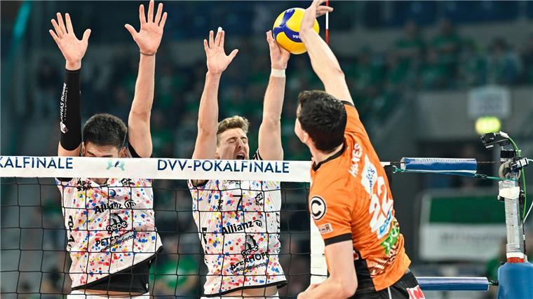 BR Volleys gewinnen dank Hanes Final-Krimi gegen Düren Hanes war der überragende Mann bei den BR Volleys.