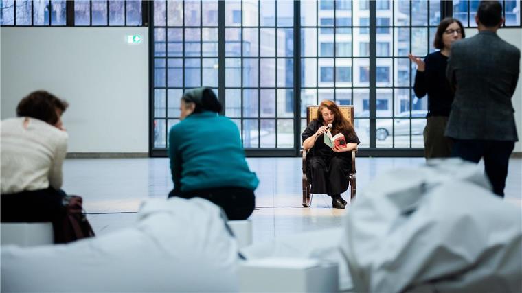„Demonstration puren Hasses“: Arendt-Lesung abgebrochen Hannah-Arendt-Lesung im Hamburger Bahnhof in Berlin nach propalästinensischem Protest abgebrochen.