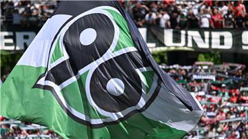 Hannover 96 hat einen neuen Innenverteidiger verpflichtet.