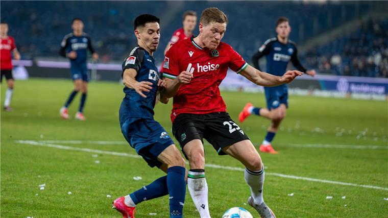 Hannover 96 ohne Halstenberg gegen Magdeburg Hannover 96 muss gegen Magdeburg auf Ex-Nationalspieler Halstenberg verzichten.