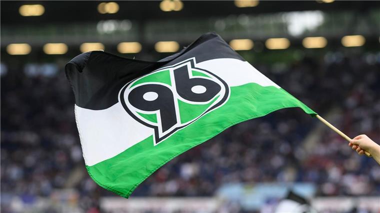 Hannover 96 mit Sondertrikot gegen Rassismus Hannover 96 spielt gegen Magdeburg in einem Sondertrikot gegen Rassismus.