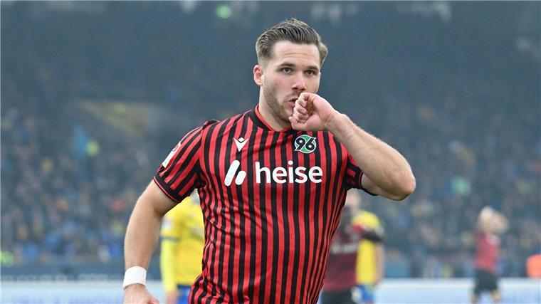 „Mit nichts zu entschuldigen“: Rote Karte entscheidet Derby Hannovers neuer Derbyheld Benjamin Källman.