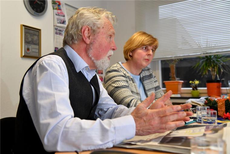 Hans-Heiner Joormann und Anita Tobias von den Lehrerverbänden im Beamtenbund wollen die Noten an Bremerhavens Schulen zurück.