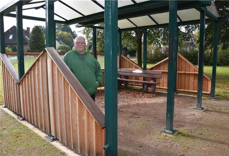 Hagen: Streit um Pavillon im Park geht in eine neue Runde Hans-Jürgen Siebert (80) kämpft seit langer Zeit dafür, dass der Pavillon in "Goldmanns Saal" in Hagen fertiggestellt wird.