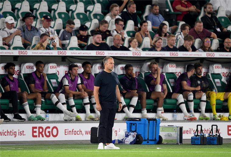 DFB feuert Hansi Flick - So geht es für die Nationalmannschaft weiter Hansi Flick ist nicht mehr Bundestrainer. Der Deutsche Fußball-Bund trennte sich am Sonntag von dem 58-Jährigen, der Verband zog die Konsequenzen nach dem 1:4 am Samstag in Wolfsburg gegen Japan.