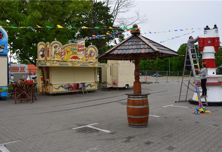 Schausteller laden zu Mini-Markt in Bremerhaven ein Happen schnappen auf dem Wilhelm-Kaisen-Platz: Himmelfahrt öffnet ein Mini-Markt. Es gibt an sechs Buden Bratwurst und Pommes, Mandeln, Crêpes, Eis, Bretzeln und Fisch.