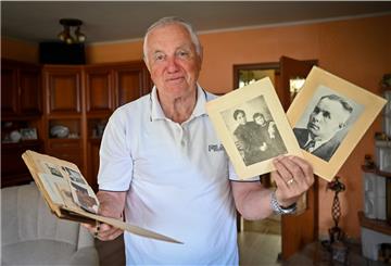 Harald Graw flüchtete im Januar 1945 als knapp Fünfjähriger mit seiner Familie aus Elbing, der uralten westpreußischen Hansestadt am Frischen Haff, nach Westen. Das alte Familienalbum hütete seine Großmutter die ganze Flucht über.