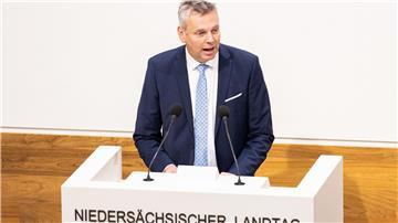 Harm Rykena (AfD), spricht im Plenarsaal vom niedersächsischen Landtag während einer Sitzung.