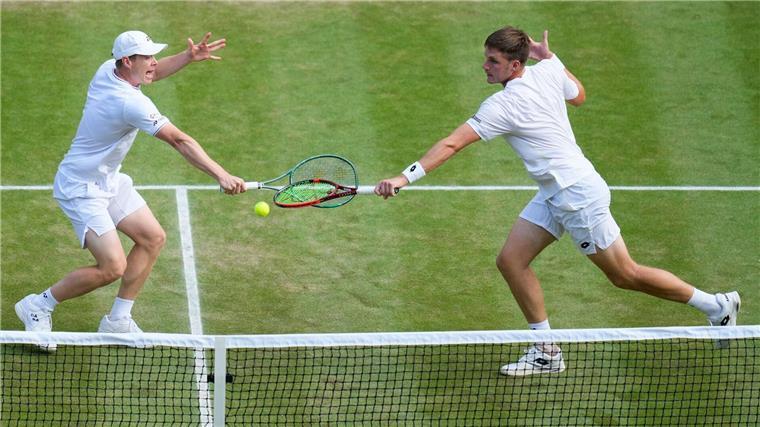 Außenseiter Heliövaara/Patten jubeln über Wimbledon-Titel Harri Heliovaara und Henry Patten (r) siegten überraschend im Wimbledon-Finale.