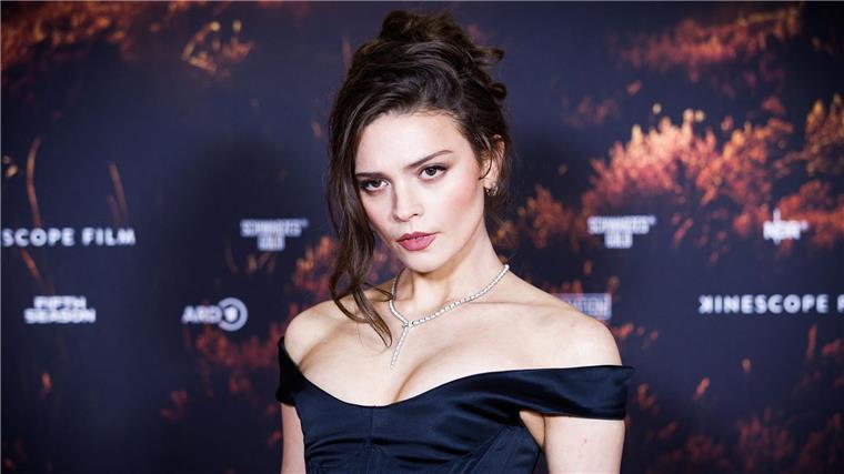 „Schwarzes Gold“: Öl, Macht und starke Frauen in der Heide Harriet Herbig-Matten spielt in der Serie eine Bauerntochter.