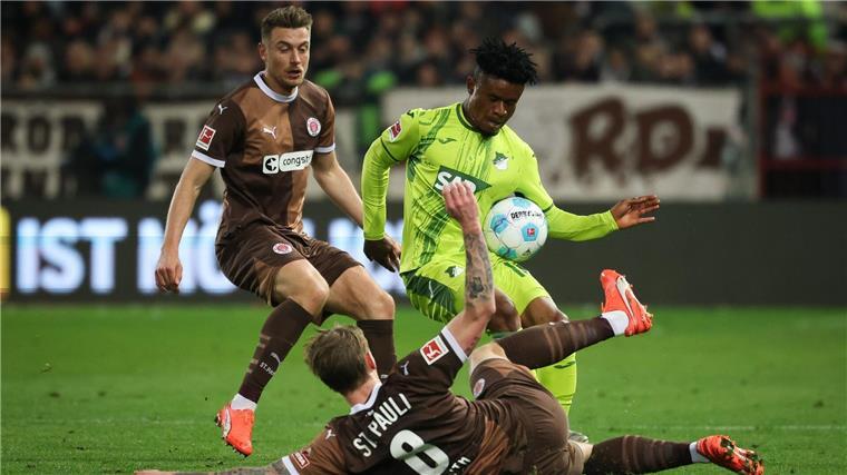 St. Pauli gewinnt nach Baumann-Fehler gegen Hoffenheim Hart umkämpftes Kellerduell zwischen dem FC ST. Pauli und der TSG Hoffenheim.