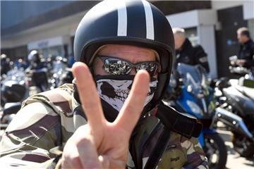 Harte Kerle ganz besinnlich beim Motorradgottesdienst in der Großen Kirche.