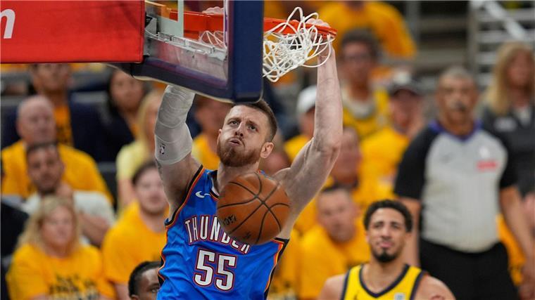 Hartenstein vor NBA-Entscheidung: War früher nervöser Hartenstein sagt, er war in seinen ersten Trainingslagern nervöser, als vor dem entscheidenden Spiel in den NBA-Finals.