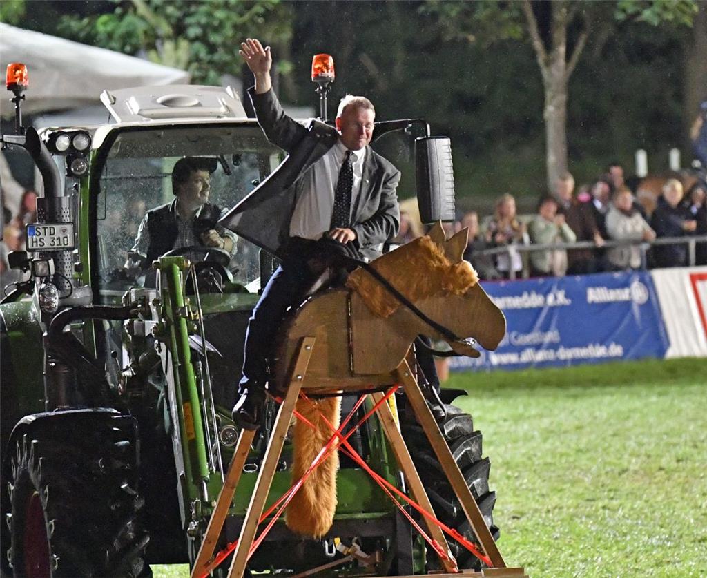 Hartmut Cordes auf Ehrenrunde. Foto: Scheschonka