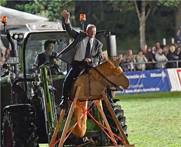 Hartmut Cordes auf Ehrenrunde. Foto: Scheschonka