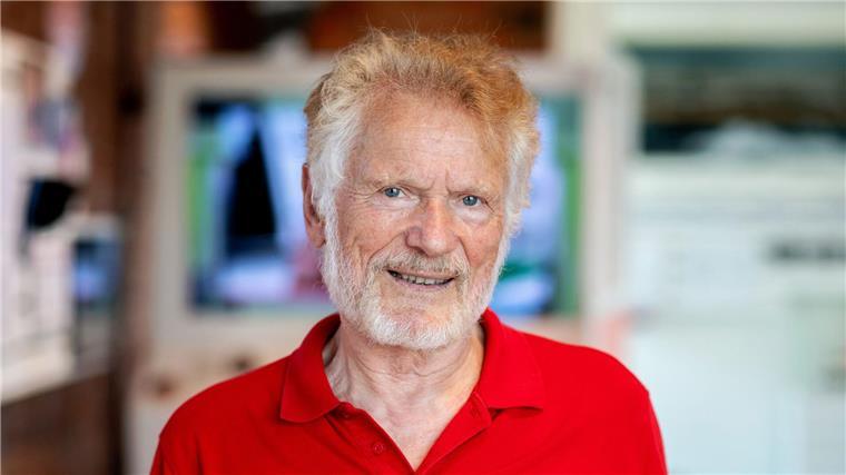 Hartwig Henke, ehrenamtlicher Mitarbeiter der Seenotretter, hat an der Ausstellung mitgearbeitet.