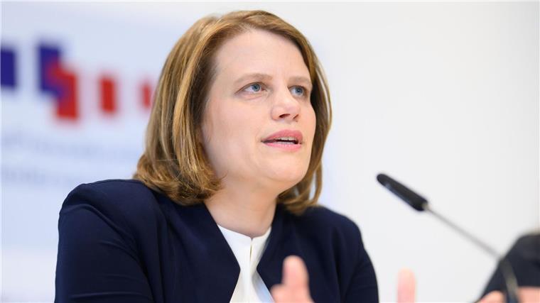 Vize-Ministerpräsidentin: Mehr Rüstung „schmerzt uns alle“ Hat als VW-Aufsichtsrätin die niedersächsische Industrie im Blick: Kultusministerin Julia Willie Hamburg. (Archivbild)