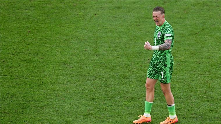 Flasche, Referee, Taktik: Drei Dinge beim zweiten Halbfinale Hat einen kleinen Spickzettel auf der Wasserflasche: Englands Torhüter Jordan Pickford.