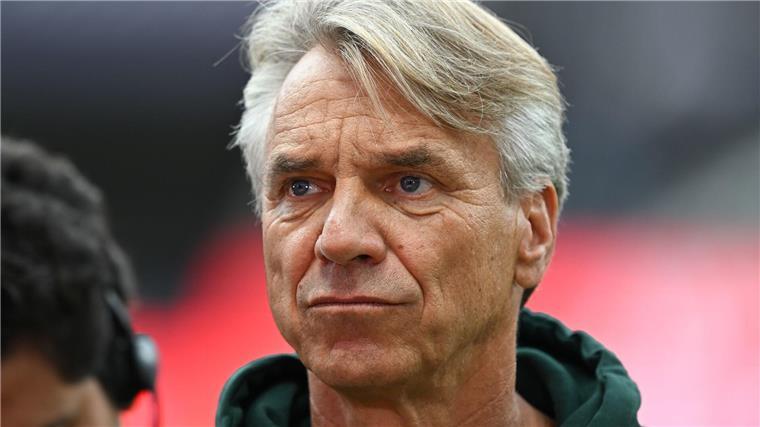Werder Bremen ohne Kapitän Friedl gegen Bayer Leverkusen Hat keinen leichten Start mit Werder Bremen: Cheftrainer Horst Steffen. (Archivbild)