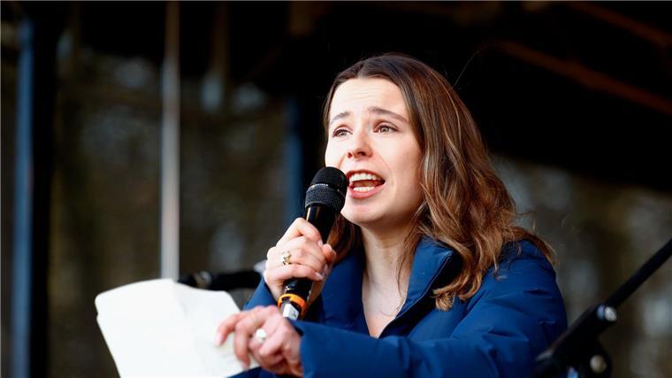 Hunderte demonstrieren gegen AfD-Parteitag im Heidekreis Hauptrednerin war die Klimaaktivistin Luisa Neubauer.