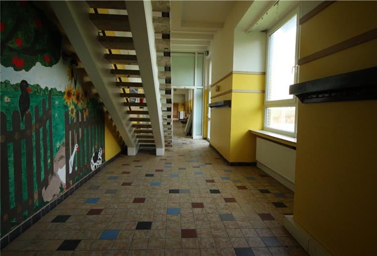 Klassenräume werden Wohlfühl-Wohnungen Hauptsächlich auf den bunt gestalteten Fluren lässt sich noch erahnen, dass hier einst Kinder unterrichtet zur Schule gingen. Fotos: Lorenz