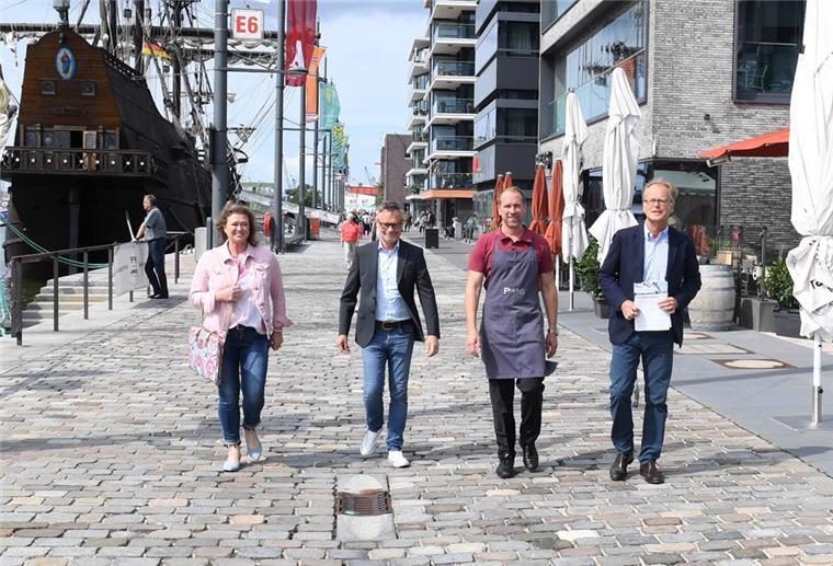 Heike und Thilo Kelling, Gastronom Steffen Heumann und Jörg Schulz (von links) vom Vorstand der Bürgerstiftung freuen sich auf den Bürger-Brunch.