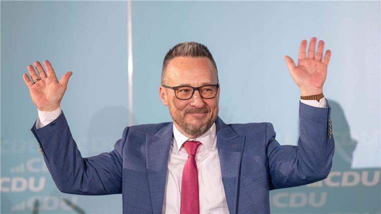 CDU wählt Heiko Strohmann als neuen Landesvorsitzenden Heiko Strohmann, jubelt nach der gewonnen Wahl zum Landesvorsitzenden.