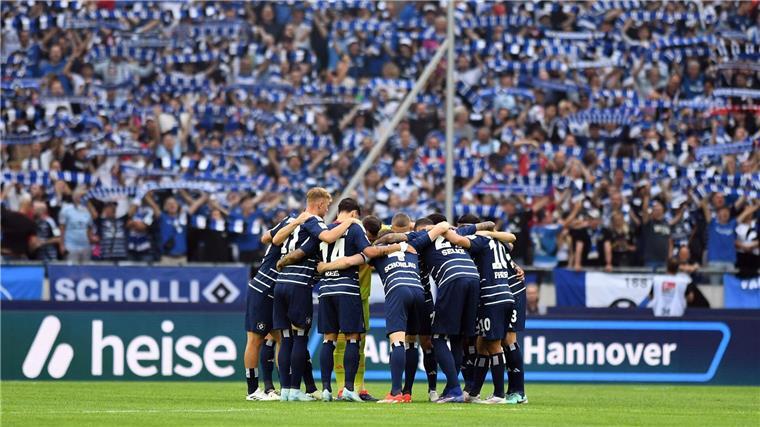 HSV verliert Nordduell in Hannover „Heimspiel“ in Hannover: Der HSV wurde am Freitagabend von etwa 15.000 mitgereisten Fans unterstützt.