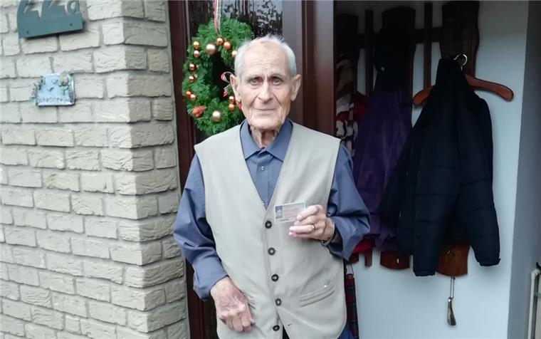 Dieser Nordholzer fährt seit 71 Jahren unfallfrei Heinz Boruschewski ist 91 Jahre alt und 71 Jahre lang unfallfrei Auto gefahren. Jetzt hat er sein Auto abgemeldet. Er blickt zurück und verrät, was einen guten Fahrer ausmacht.