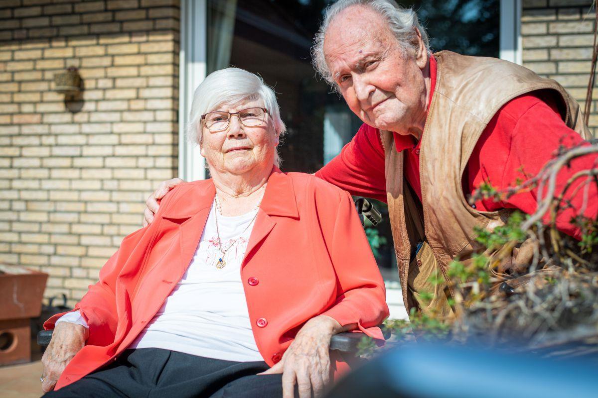 Eiserne Hochzeit in Lehe: Alles begann mit einer verletzten Hand Heinz und Renate Techam aus Bremerhaven-Lehe feiern ihre eiserne Hochzeit.