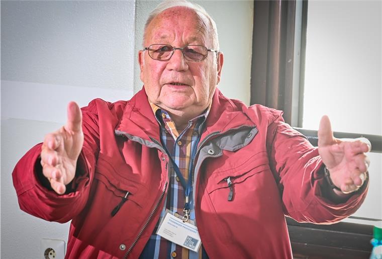 Er schleppte Kaffeesäcke und Koffer auf die Kaje Heinz Wilhelm Schnut, Lukas David Schmidt