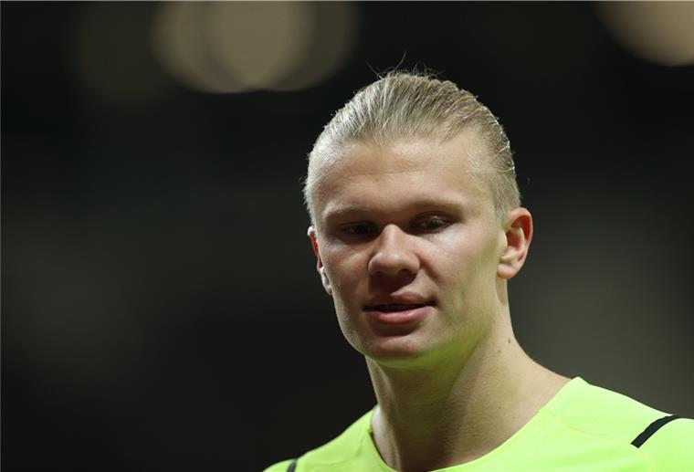 „Daily Mail“: Manchester City vor Haaland-Verpflichtung Heiß begehrt: Nach einem Bericht der „Daily Mail“ steht Manchester City kurz vor der Verpflichtung von Erling Haaland.