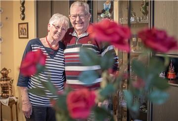 Helga und Manfred Mädje sind echte Gestemünder Gewächse und auch im Leben miteinander verwachsen. Heute feiern sie im ganz kleinen Familienkreis ihre „Diamantene“.