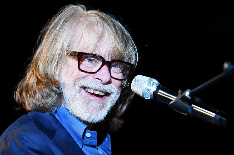 Helge Schneider: Zweiter blonder Fiffi Bundeskanzler von England Helge Schneider nimmt nur selten ein Blatt vor den Mund.