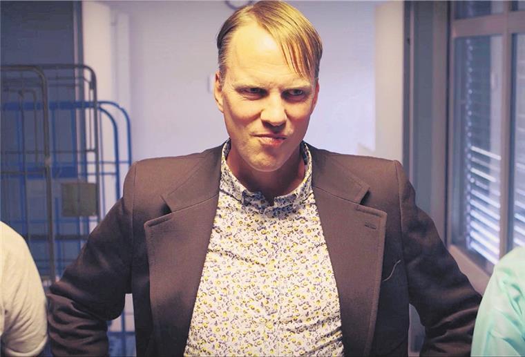 Helge Tramsen als Hauptkommissar Mahler mit spektakulärer Mimik und 70er-Jahre Outfit.