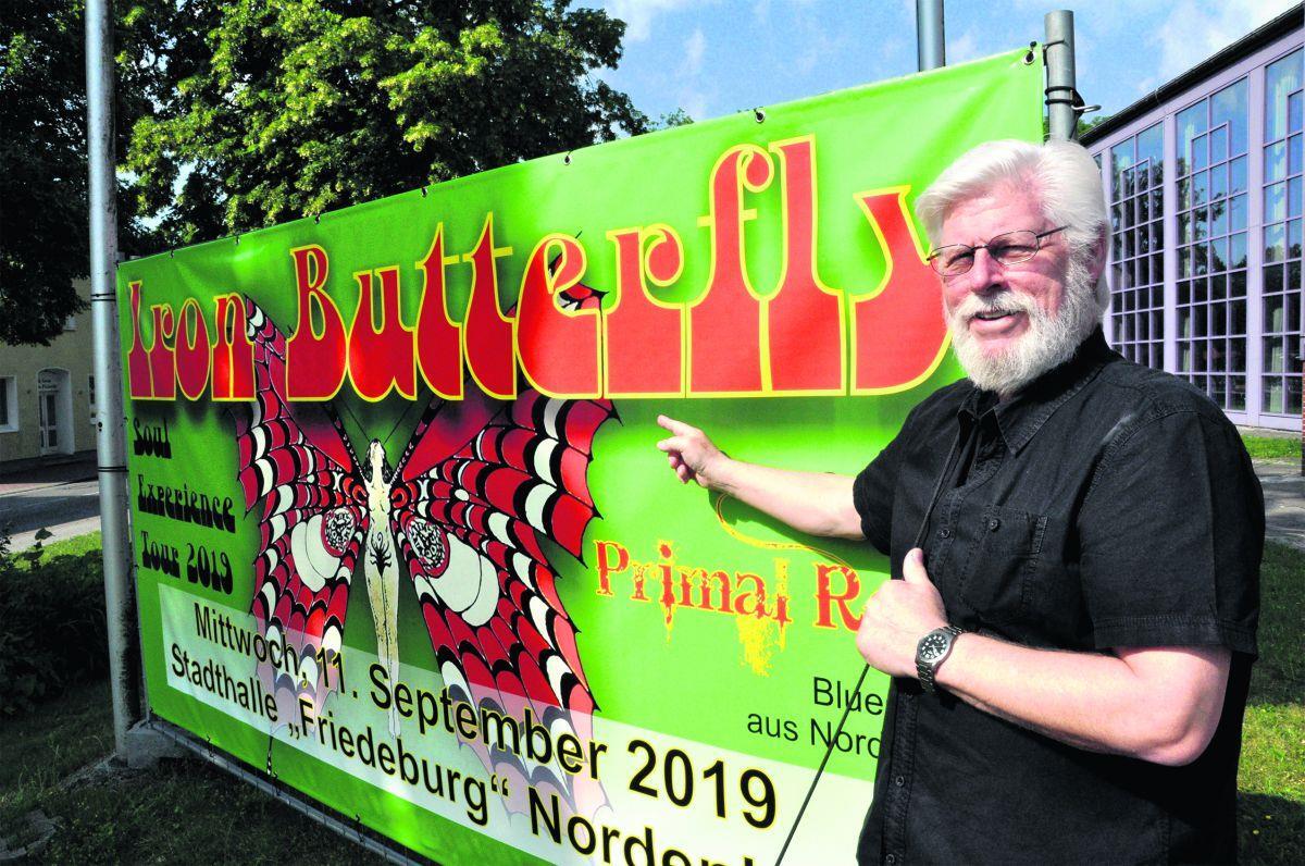 Helmut Dietrich, Saalmeister der Friedeburg in Nordenham, freut sich auf das Konzert von Iron Butterfly am 11. September in der Nordenhamer Stadthalle.