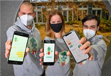 Hendrik Hinrichs, Kirsten Hillebrand und Jan Esmaeili wollen mit ihrem Chatbot KlimaKarl ökologische Nachhaltigkeit fördern.