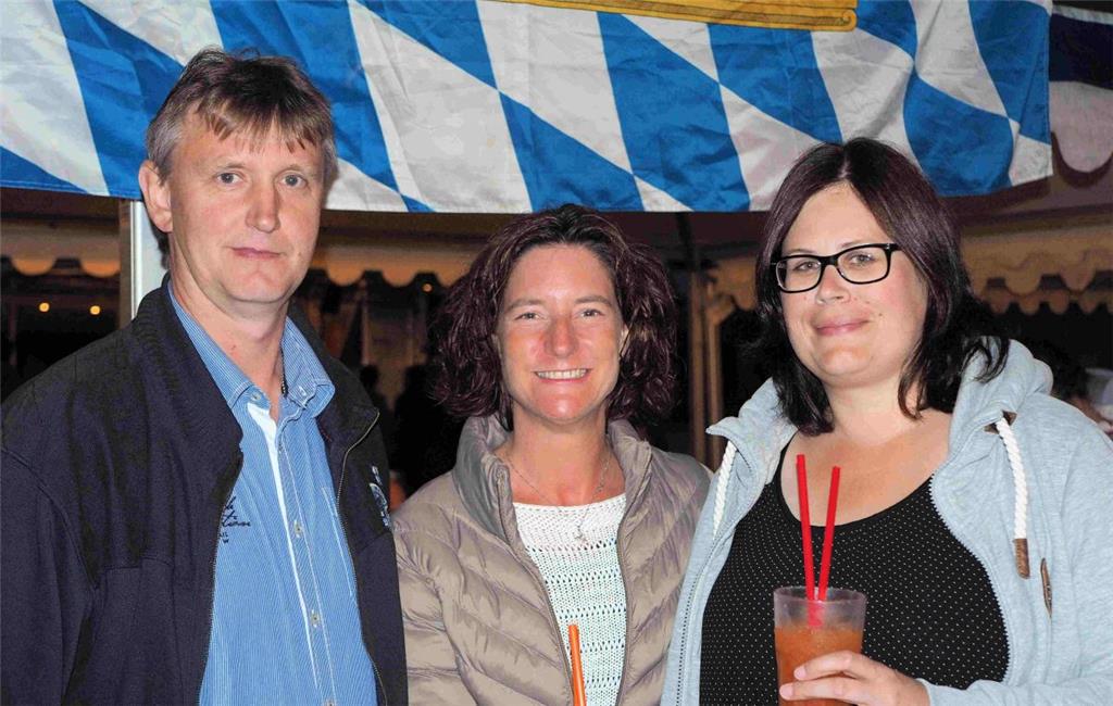 Henner Weyhe, Sabine Berghorn und Ines Weyhe (von links) sind Stammgäste beim Ho...