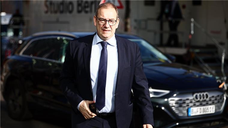 Henning Otte (CDU) soll auf Eva Högl (SPD) folgen. (Archivbild) 