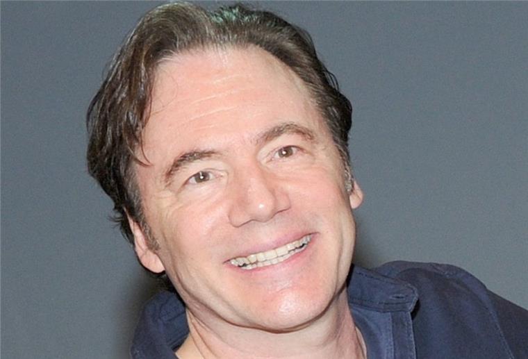 Herbig: Würde Winnetou-Filmparodie heute nicht mehr so drehen Comedian Michael "Bully" Herbig lächelt beim Pressetermin der Neuinszenierung des Kinofilms «Der Schuh des Manitu» als Musical.