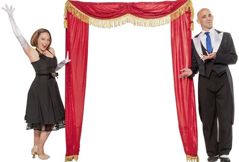 In Tossens schräges Varieté und Rock für Kinder Hereinspaziert: Das Duo Strange Comedy ist international unterwegs und tritt an renommierten Häusern auf. Zu Pfingsten ist es in Tossens zu Gast.
