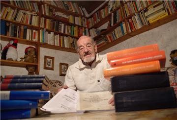 Hermann Westedt kennt sich gut aus in der Heimathistorie. Immer wieder liest er Bücher, sucht Zeitzeugen aus, stöbert durch Archive. Am heutigen Dienstag findet sein 100. Klönschnack statt.