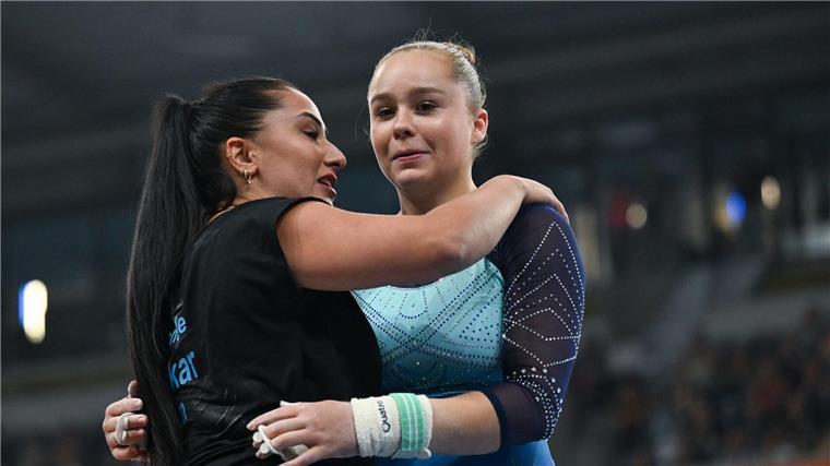 Frei im Kopf: Das glanzvolle Comeback von Turnerin Jauch Herzenssache: Meolie Jauch und ihre Trainerin Ghazal Seilsepour.