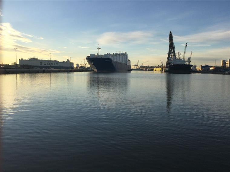 Kaiserhafen: Heute beginnt die Verladung der US-Panzer Heute beginnt in Bremerhaven die Verladung der militärischen Ausrüstung für die östlichen Nato-Länder.